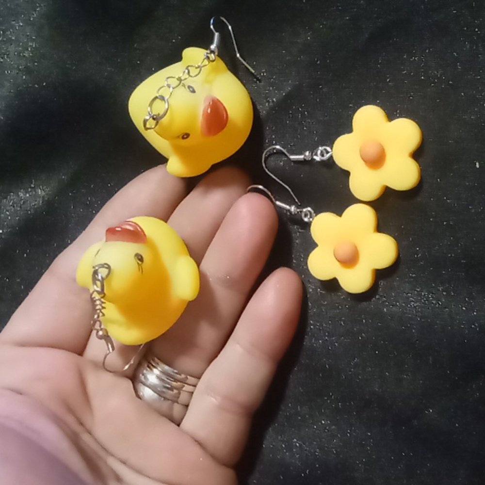 Jeep Club Rubber Ducky And Flower Earrings.
